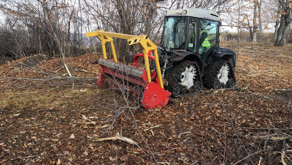 Tractor senilat Carraro Mach4 cu tocător forestier Seppi Miniforst 175