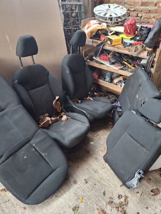 Продавам салон за пежо 208