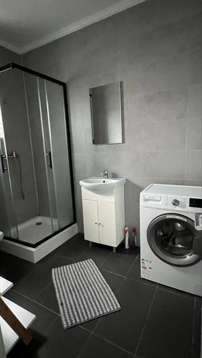 Inchiriez garsoniera moderna