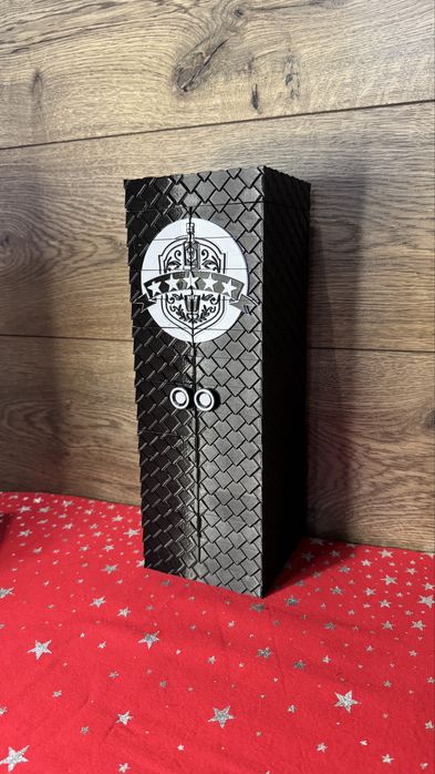 Подарочная коробка