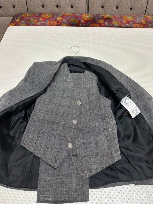 Продам брючный костюм тройка