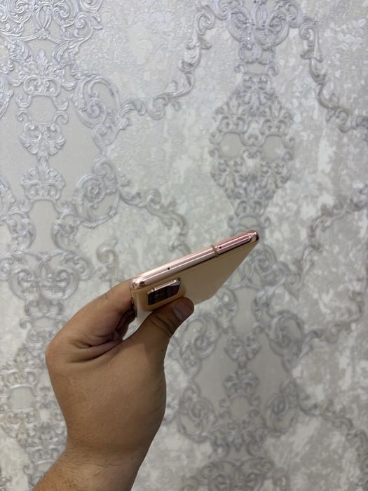 Samsung S20Fe.