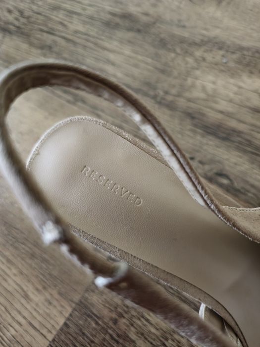 Сандали на ток Reserved