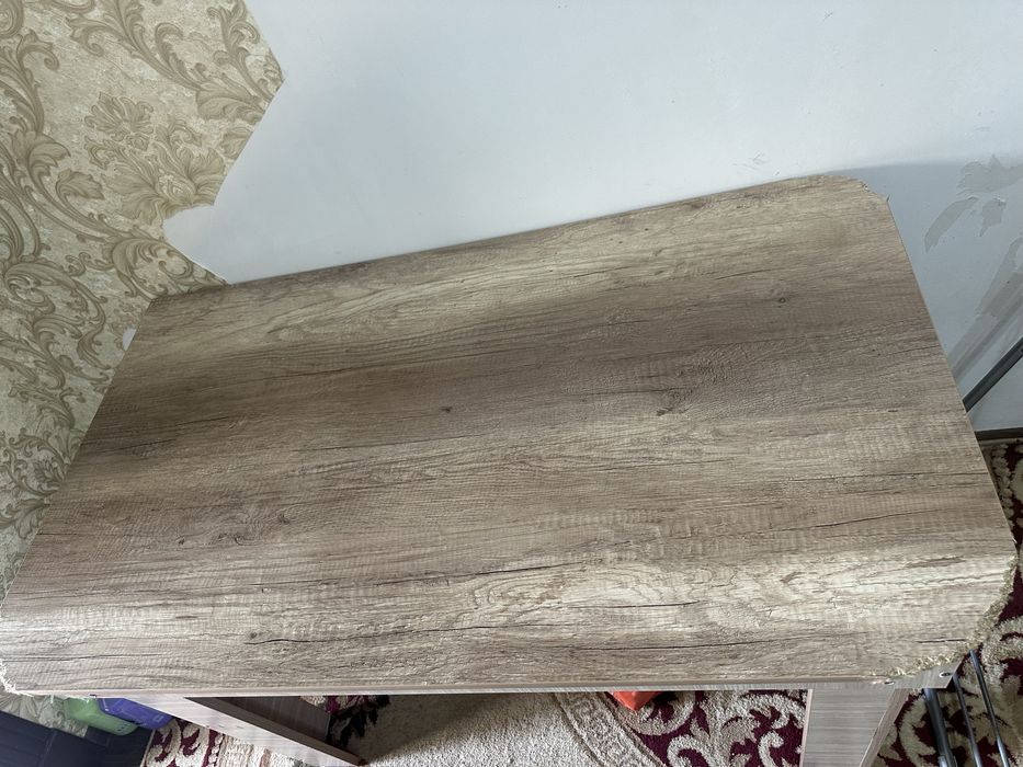 Стол продается б/у для кухни и зала