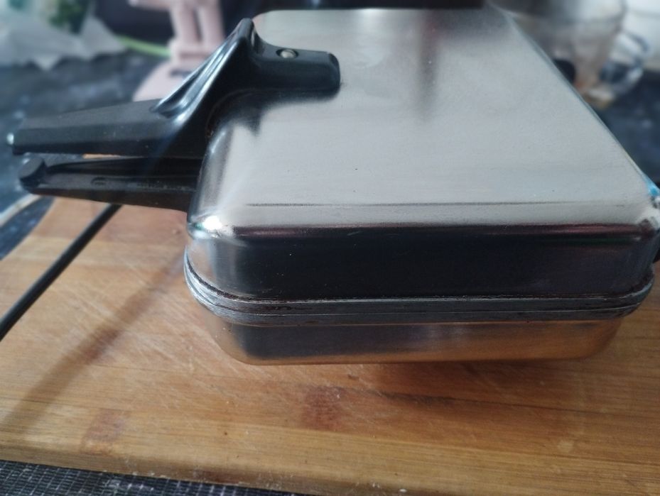 Продам электро вафельницу СССР  1990 года