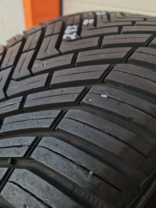 Всесезонни гуми 2 броя CONTINENTAL AllSeasonContact 245 45 R18 дот 4920