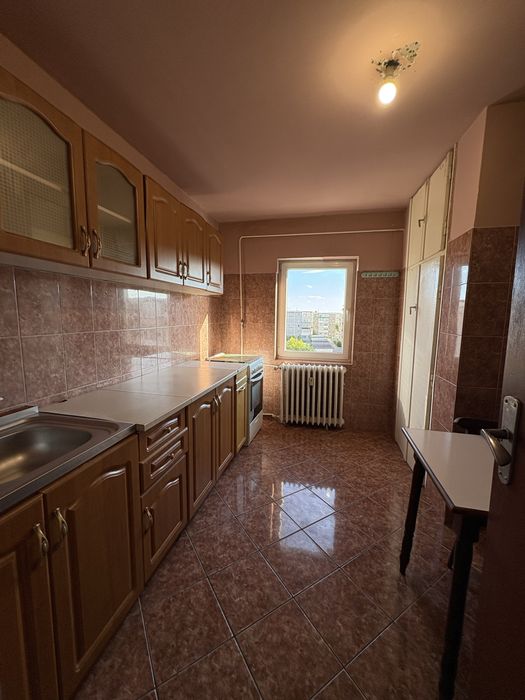 Apartament 3 camere , decomandat ,zona Confectii