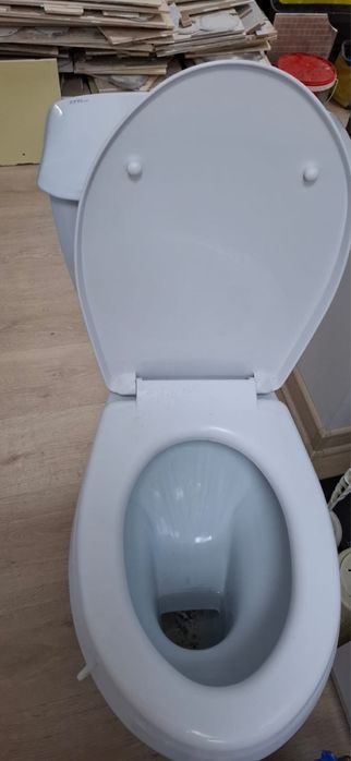 Унитаз в хорошем состояний