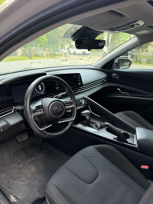 Hyundai Elantra 2022 — 5