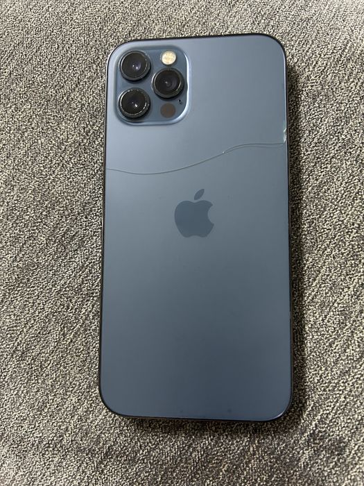 Продам айфон 12 про