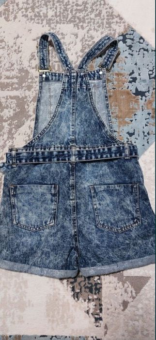 Продам джинсовый комбинезон