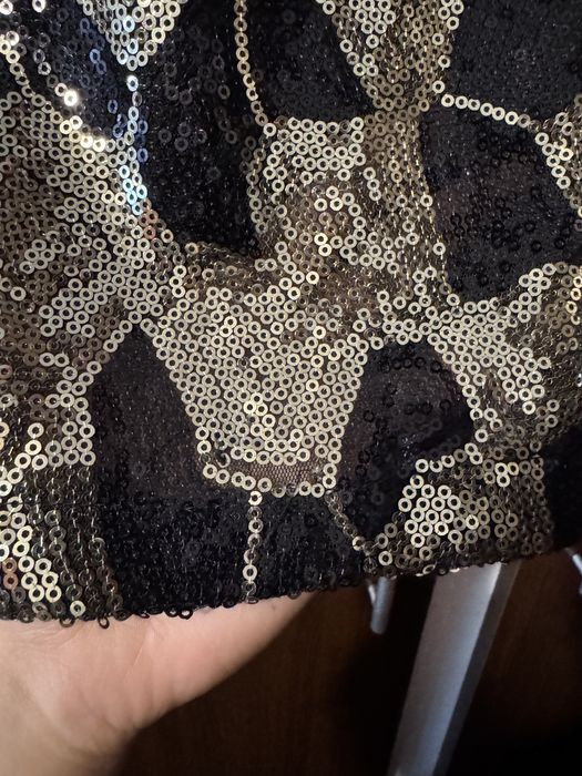 Rochie mini cu paiete negre si aurii