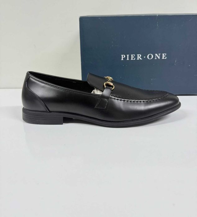 Pier One Slip ons Black