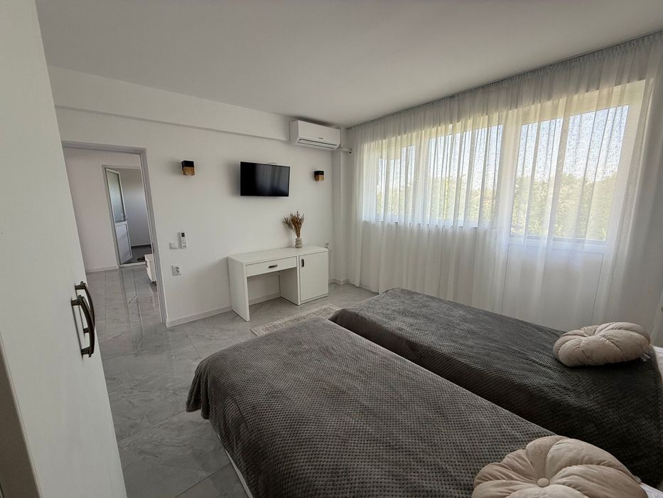 Inchiriez apartament  4 camere