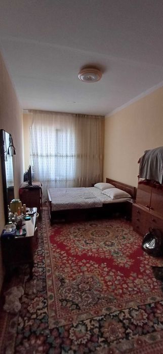 Kvartira sotladi srochna arzon