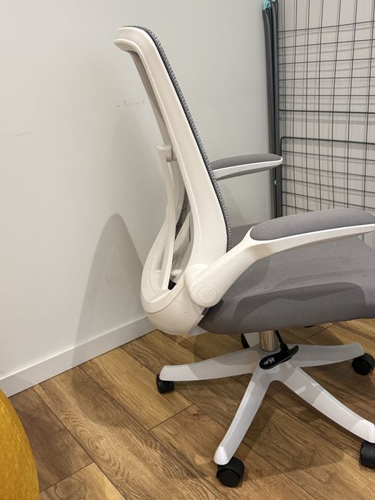 Кресло/ стул на колесиках