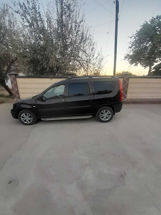 Largus top-toza 2015 yil ishlab chiqarilgan