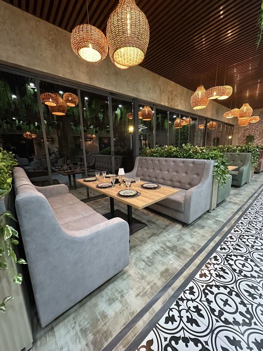 Yumshoq mebel va Stol Kafe va Restorant