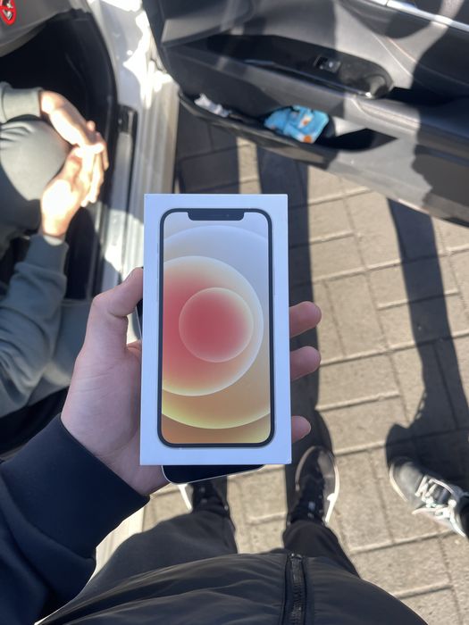 Iphone 12 продается