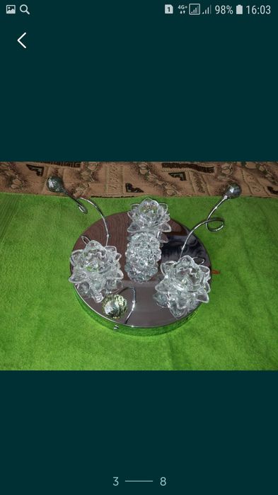 Люстра с галогеновыми лампочками.