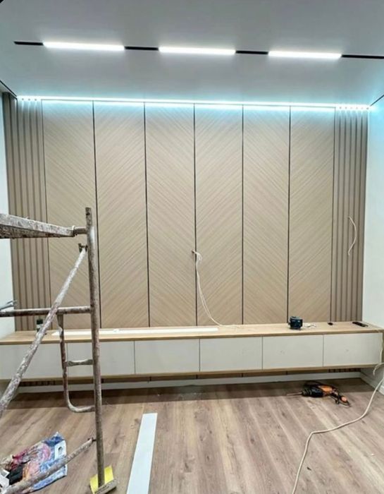 Натяжные потолки и декор панели