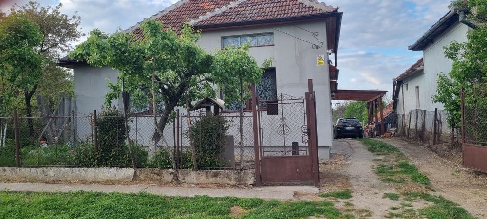 Vand casa in sat Medisa com.Viile Satu  Mare sau schimb
