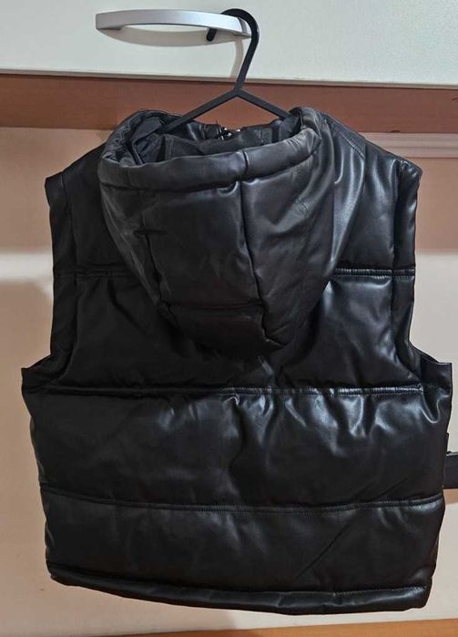 Грейка с качулка DeFacto black faux leather puffer vest