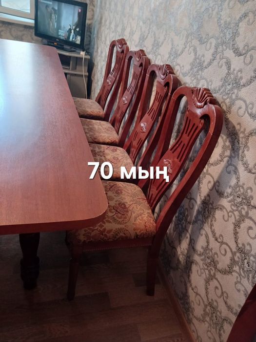 Үстел орындықтарымен