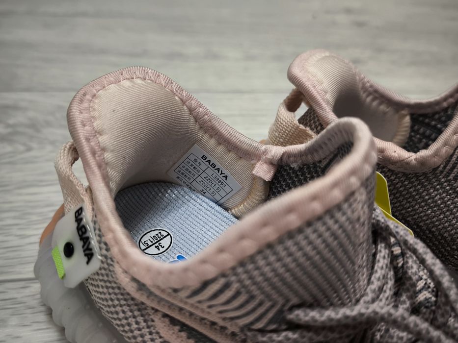 Продам кроссовки детские