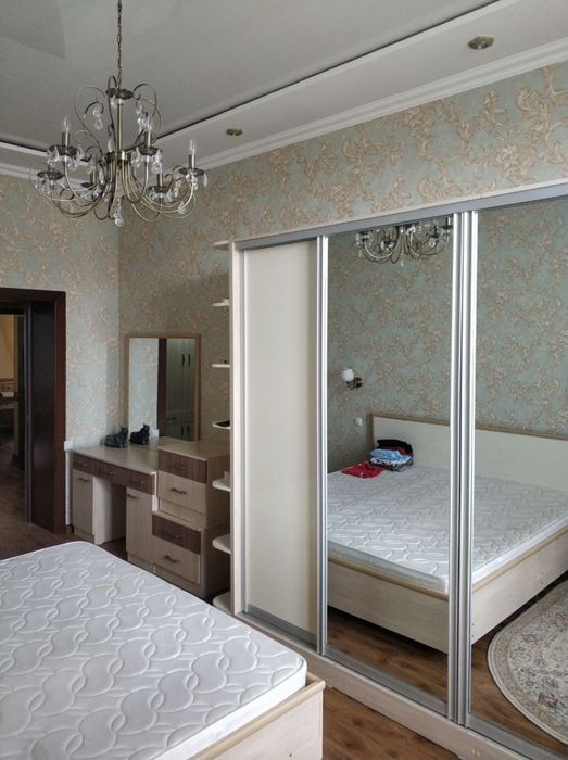 Продается квартира 3 комнаты 74 кв шота руставели высокопотолчка.