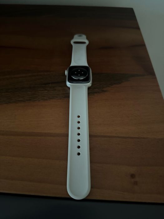 Apple Watch 7, GPS, Carcasa Starlight Aluminium 41mm, Starlight Band
