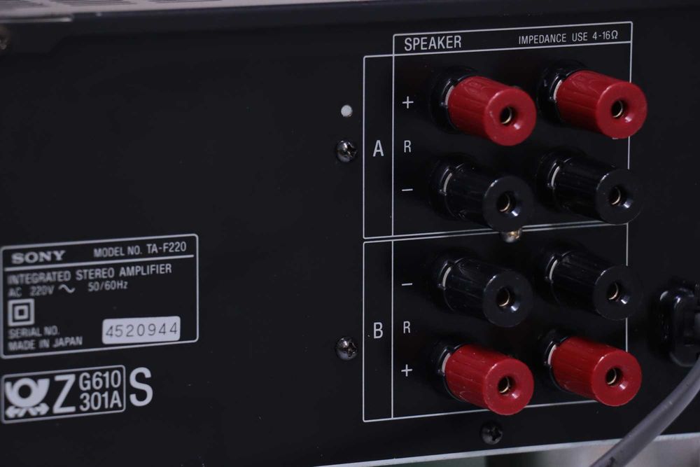 Amplificator Integrat Sony TA-F220 - Made in Japan,2x80W.