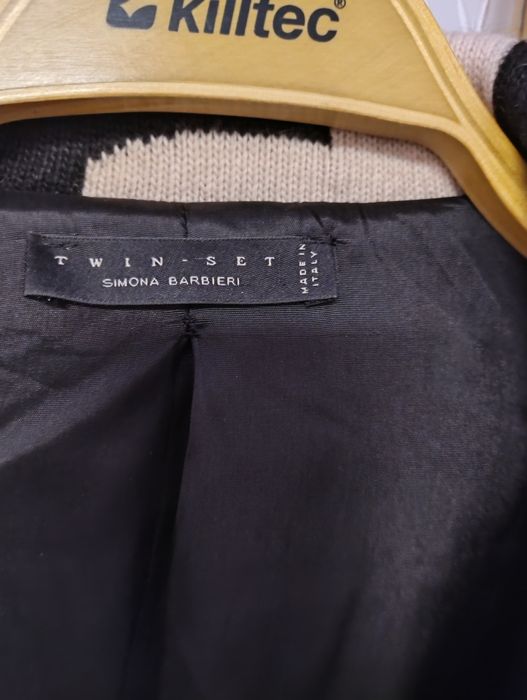 Vând palton twinset