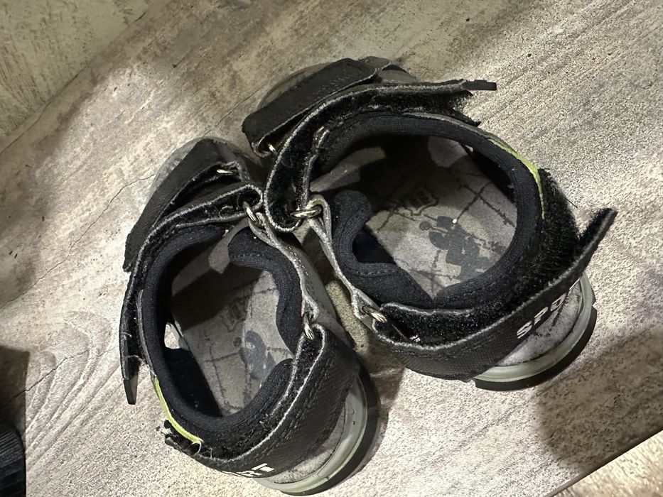 Продам детскую обувь