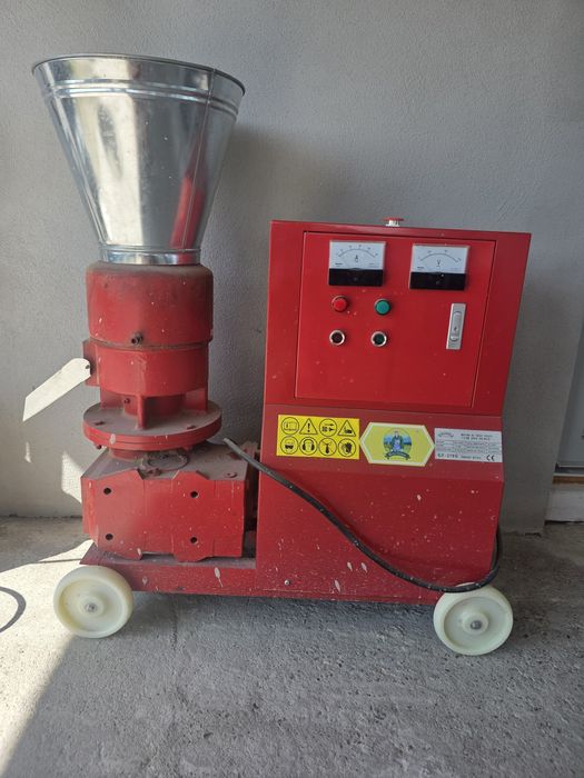 Masina PRO de facut peleti 7.5KW 380V 100kg/ora
Masina PRO de facut peleti 7.5KW 380V 100kg/ora
Ma