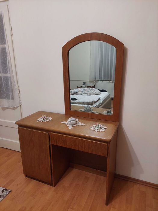 Set mobilă dormitor, 3 dulapuri + oglindă + 2 noptiere