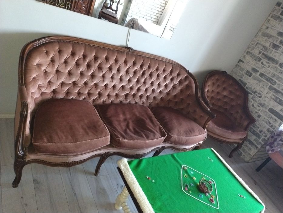 Mobilă din lemn masiv