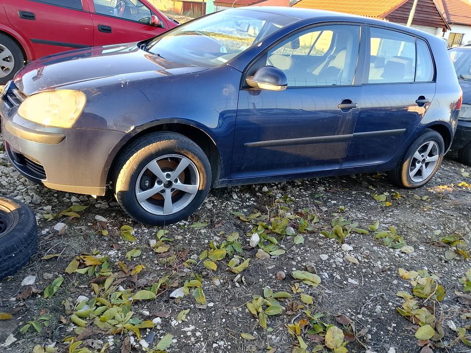 Продава се на части Volkswagen Golf 5 1.4 FSI бензин