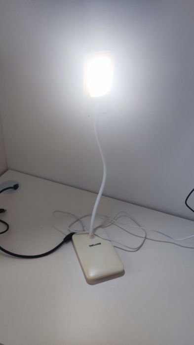 Продам настольную лампу