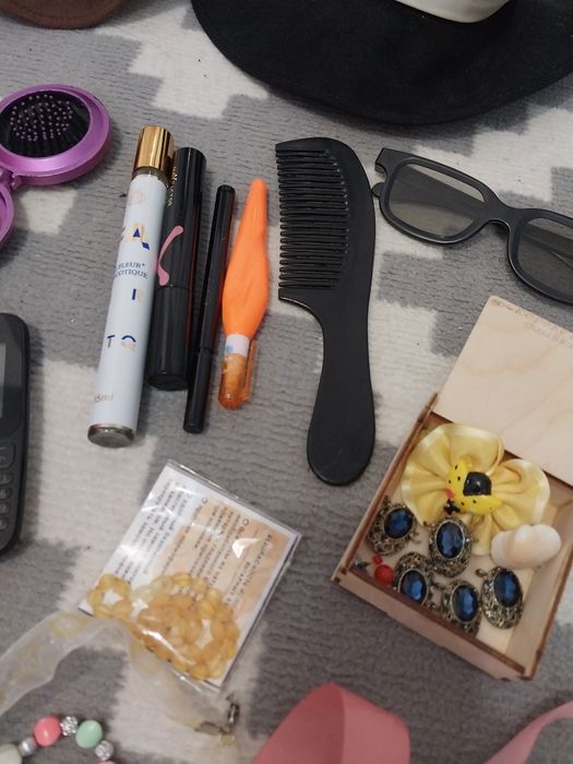 Продам мелочь для девочек! За всё.