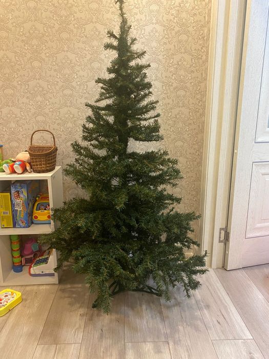 Ёлка новогодняя зелёная