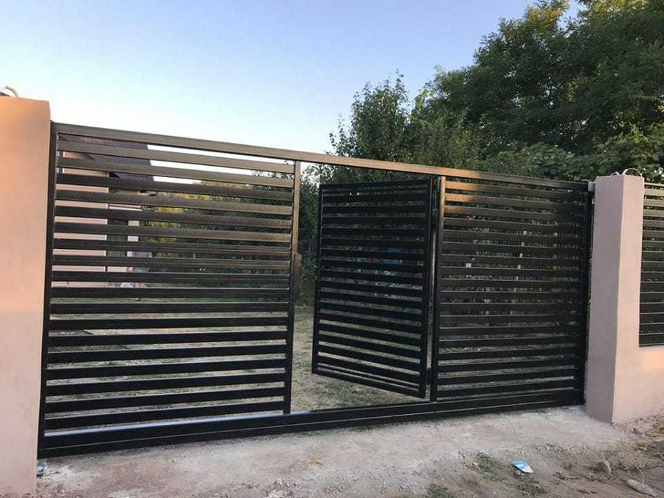 Garduri si porti din panouri stil jaluzele si alte modele disponibile