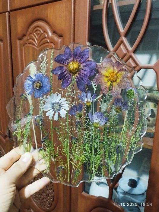 Панно картина из эпоксидной смолы с сухоцветами