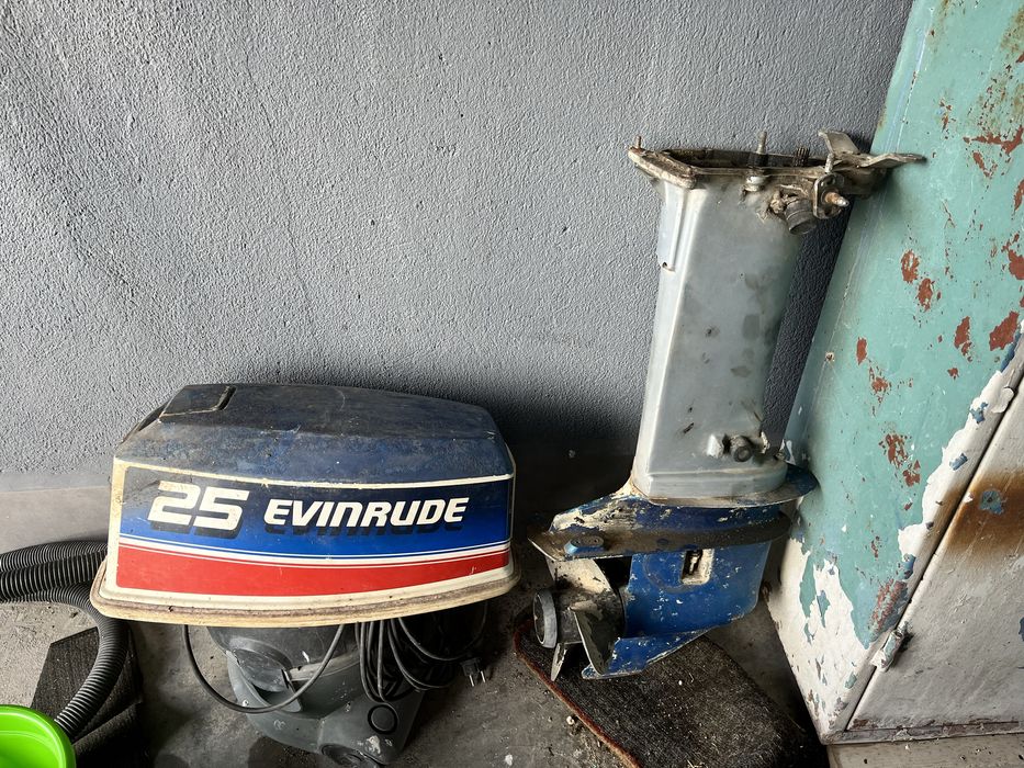 Извън бордов двигател ботуш и капак на EVINRUDE 25hp