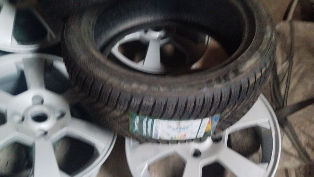 Srocna sotiladi diska balon