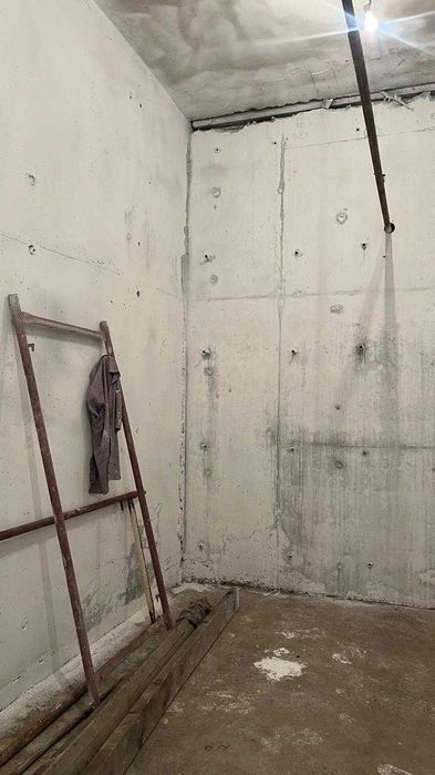 Помещения в паркинге для хранения.