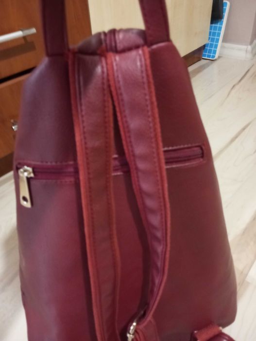 Кожена червена  раница