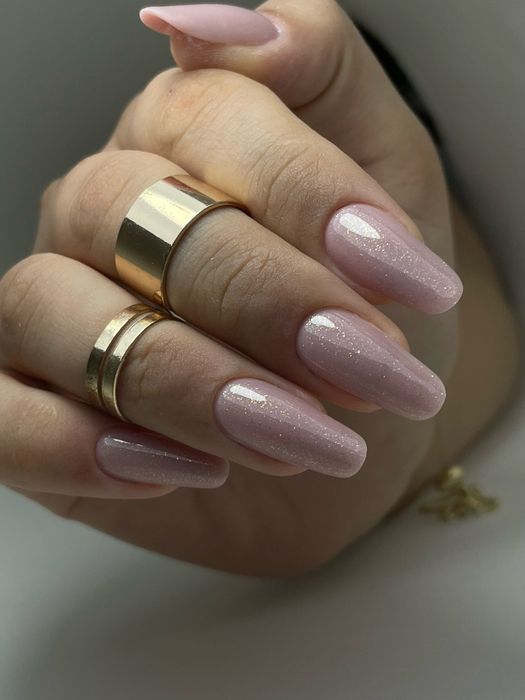 Маникюр и педикюр.