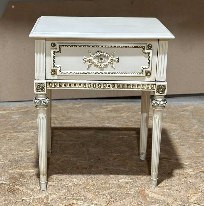 Noptiera Vintage Stil Louis XVI neoclasic; Noptiera din lemn