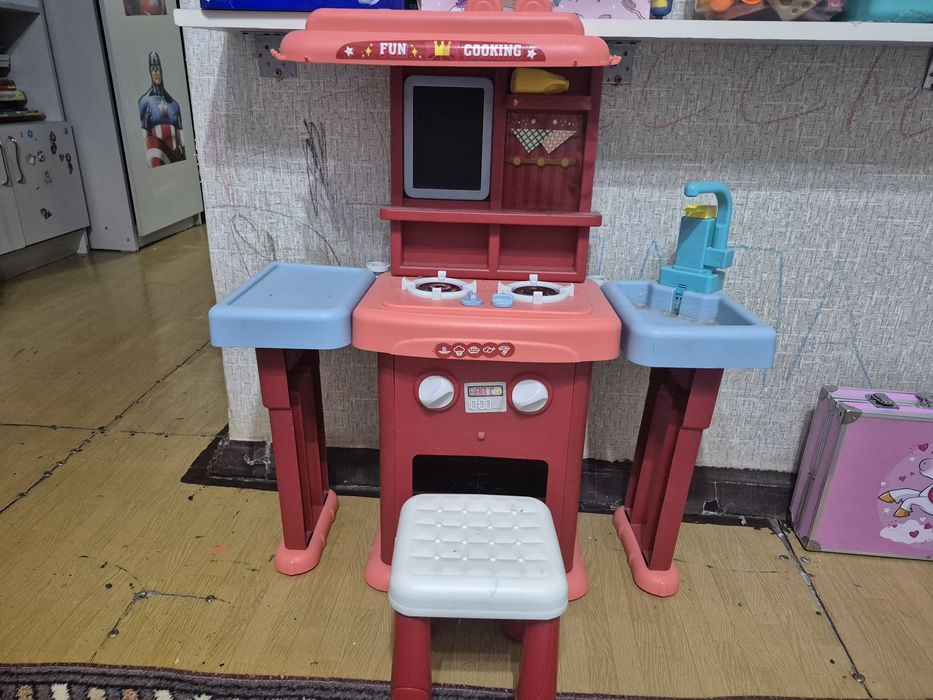 Продам кухню детскую